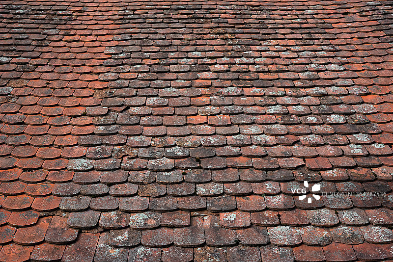 捷克摩拉维亚屋顶上的红色瓷砖图片素材