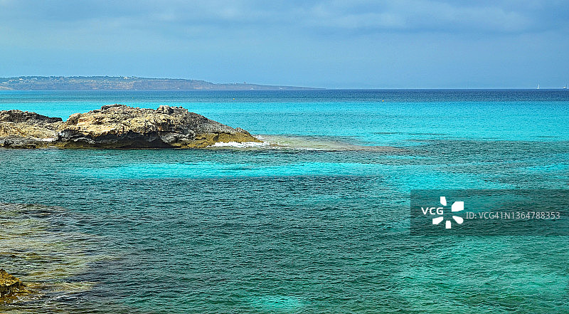 福门特拉岛埃斯卡洛海岸的海景图片素材