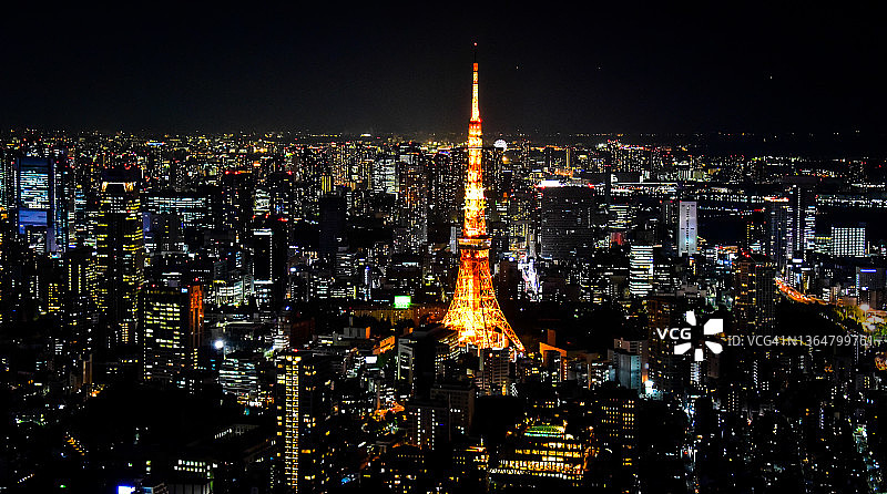 东京铁塔和六本木新城夜景鸟瞰图 - 日本东京图片素材