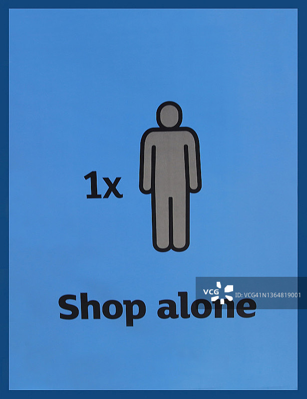 疫情期间海报展示建议独自购物图片素材