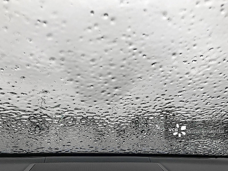 玻璃上的冰雨图片素材