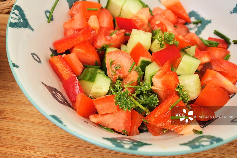 新鲜中东风味蔬菜沙拉图片素材