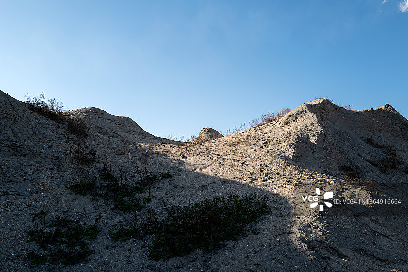 晴空下的沙漠沙丘图片素材