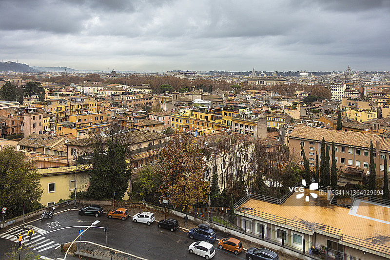 从贾尼古伦山丘俯瞰罗马城市景观图片素材