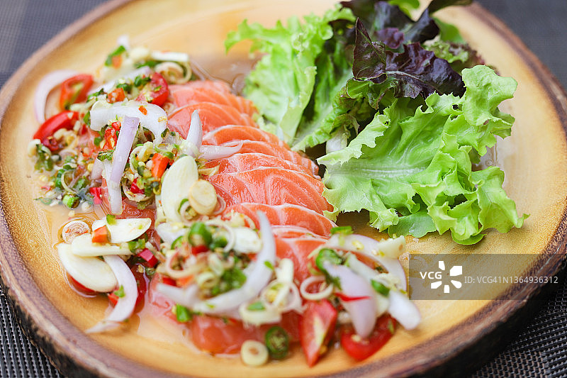 三文鱼沙拉图片素材