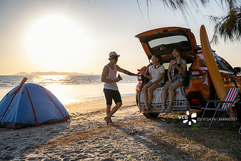 沙滩露营图片素材