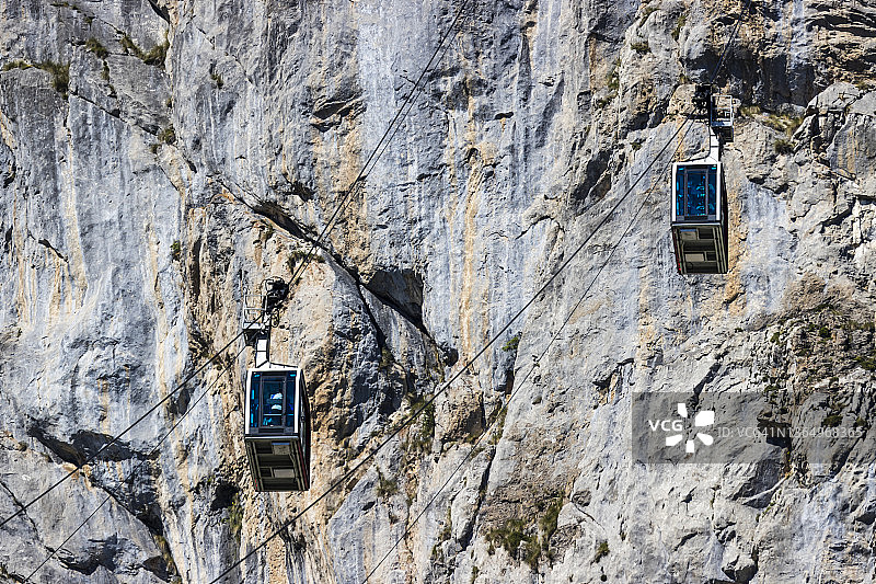 西班牙欧罗巴山峰国家公园的缆车图片素材