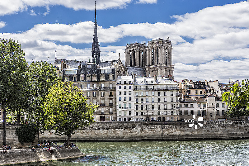 塞纳河和西岱岛与巴黎圣母主教座堂图片素材