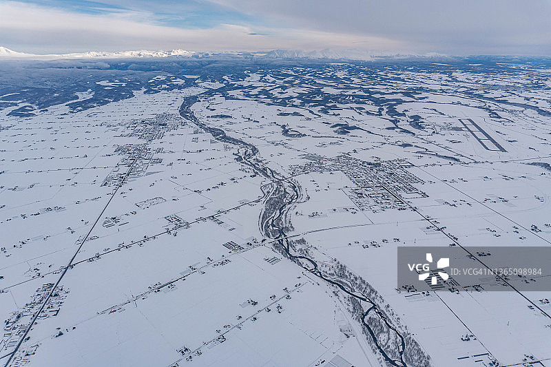 飞机航拍日本北海道东神乐町和东川町图片素材