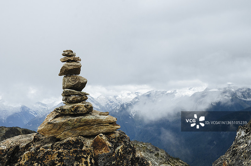 加拿大落基山脉山顶石堆特写图片素材