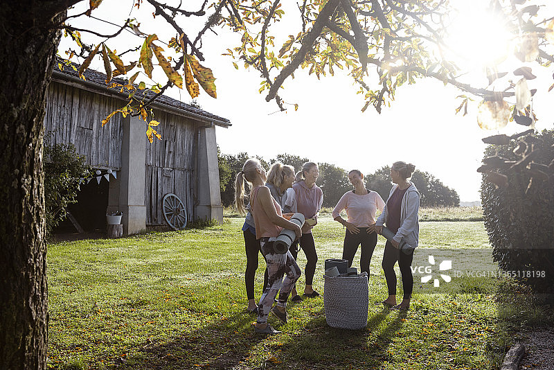 户外瑜伽图片素材