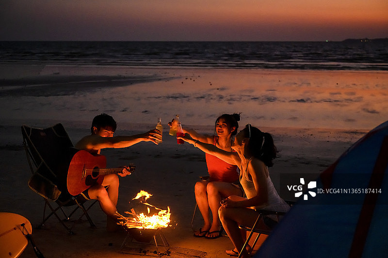 沙滩露营图片素材