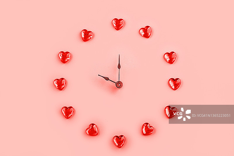 情人节，献上爱与礼物图片素材