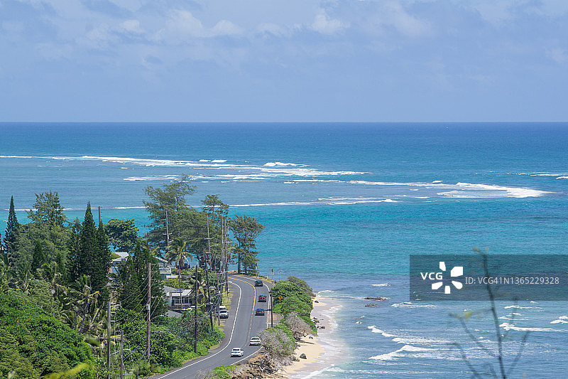 沿夏威夷海岸行驶图片素材