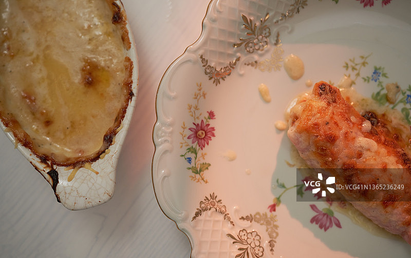 焗烤比利时苦苣卷图片素材