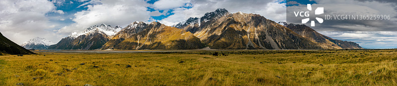 新西兰奥拉基库克山国家公园塔斯曼山谷和伯内特山脉春季图片素材