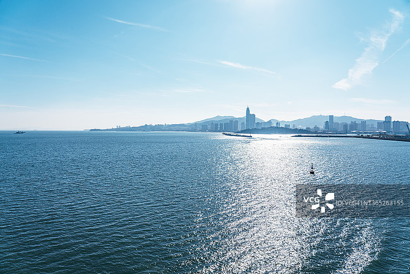 从海上看到的城市图片素材