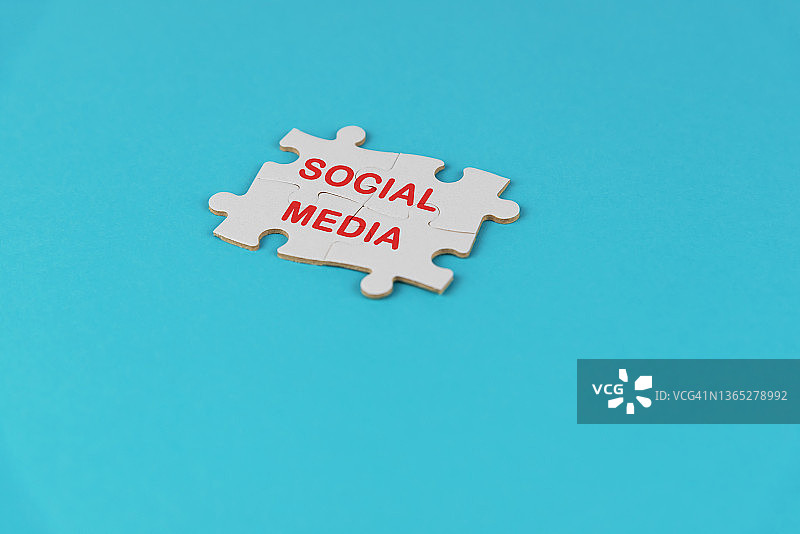 拼图上的社交媒体文本图片素材
