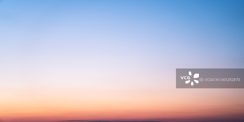 金色天空傍晚蓝色天空创意背景图片素材