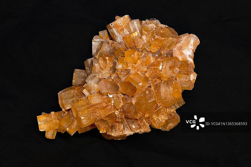 产自摩洛哥撒哈拉地区的霰石、碳酸盐和硝酸盐图片素材