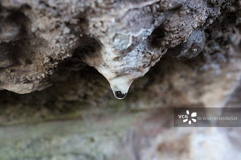 小型滴石图片素材