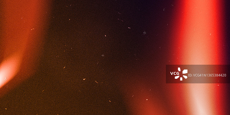 黑色背景上的电影眩光、噪点和划痕图片素材