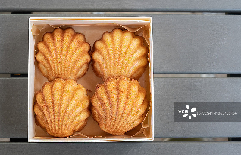 玛德琳蛋糕盒装俯视图图片素材