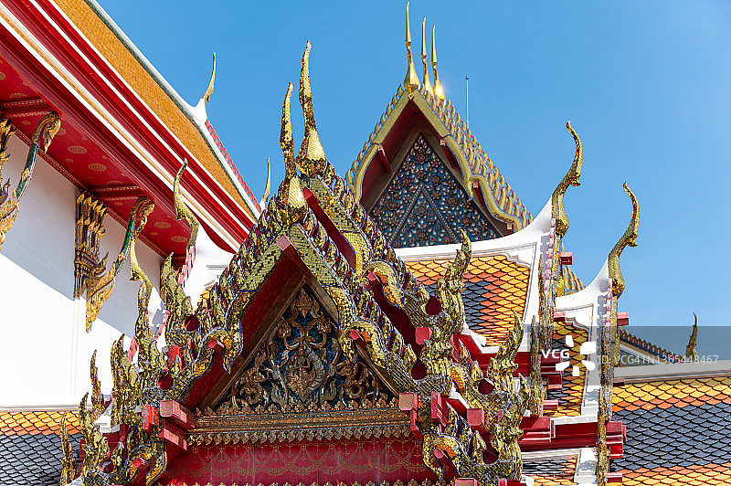 泰国曼谷卧佛寺的瓷砖宝塔图片素材