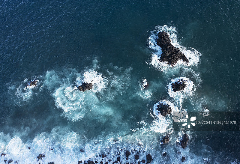 航拍圣米格尔岛蓝色海岸水域图片素材