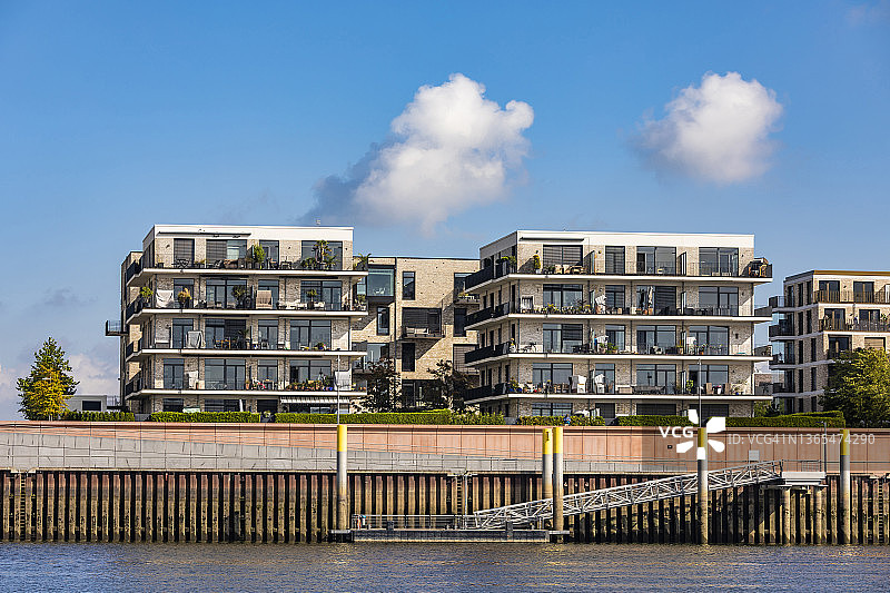 德国不莱梅，威悉河运河沿岸的海滨公寓图片素材