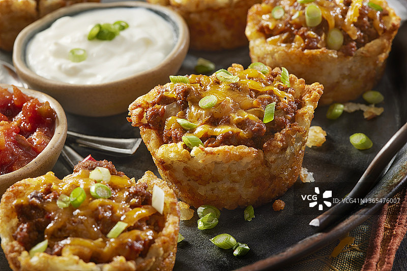 香脆炸薯饼玉米卷杯图片素材