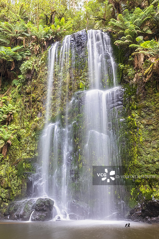博尚瀑布的长曝光图片素材