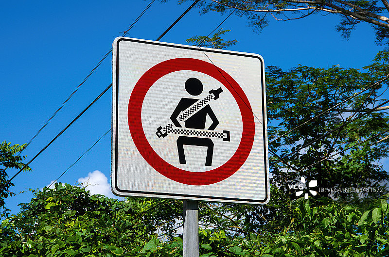 安全带道路交通警告标志图片素材