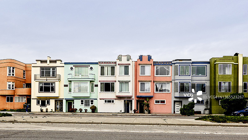 一排彩色建筑图片素材