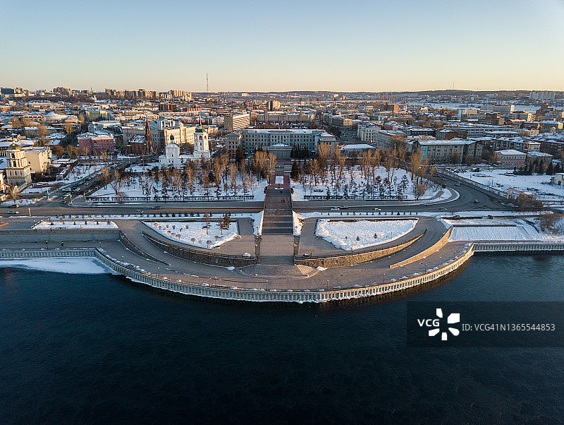 伊尔库茨克城市景观鸟瞰图，安加拉河畔，俄罗斯西伯利亚最大的城市之一图片素材