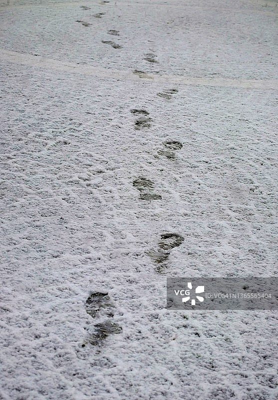 土耳其爱琴海雪地里的脚印图片素材