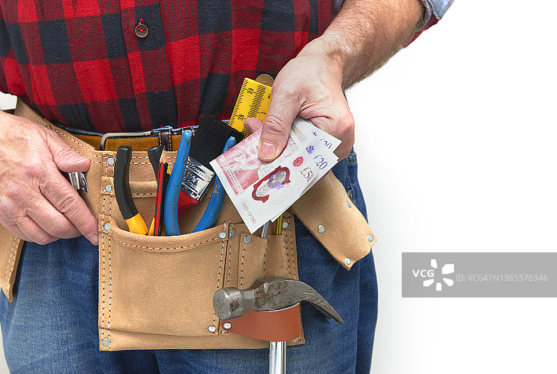 付款给建筑工人图片素材