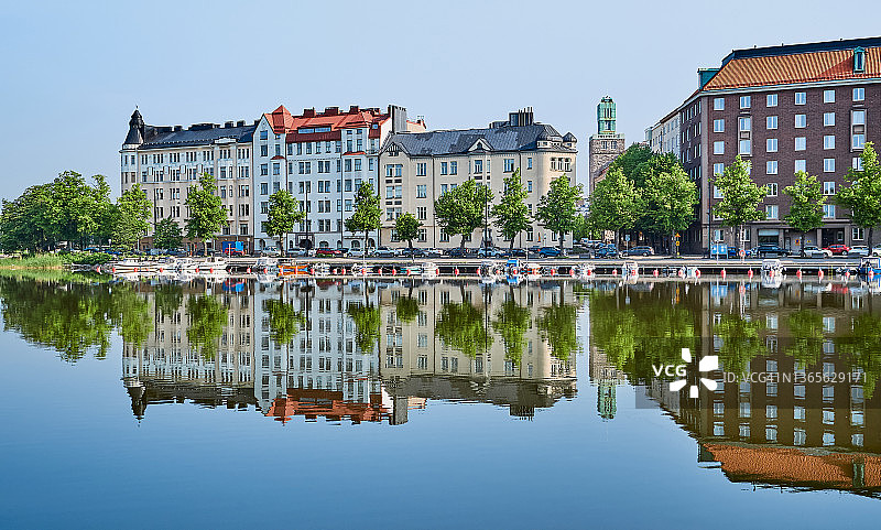 芬兰赫尔辛基的城市倒影图片素材