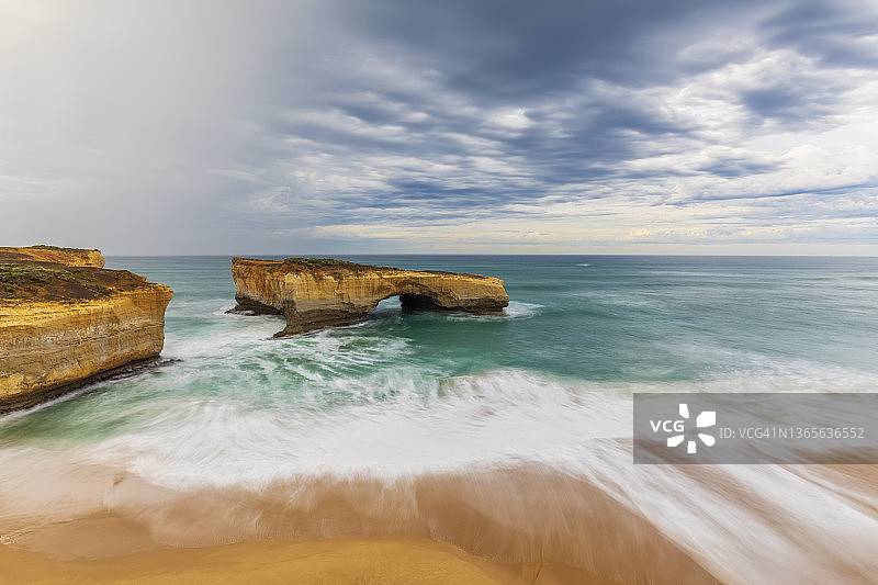 澳大利亚维多利亚州坎贝尔港国家公园伦敦拱门长曝光摄影图片素材