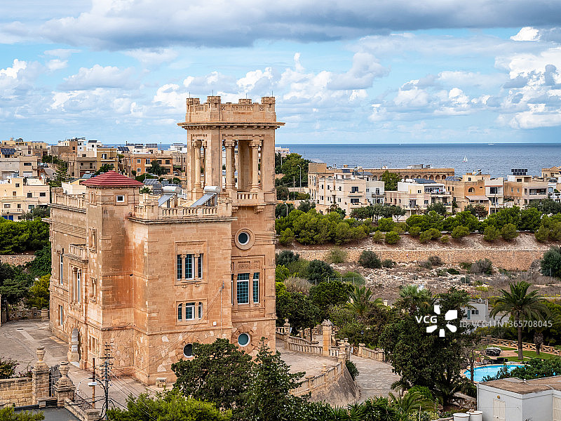 马耳他圣朱利安斯地区的度假胜地帕斯维尔夜生活中心图片素材