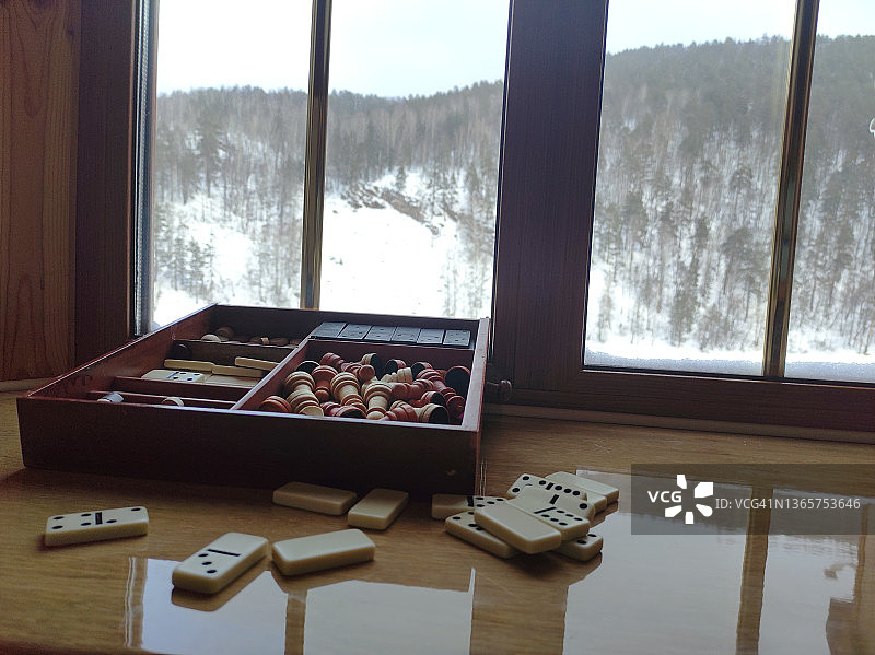 国际象棋、跳棋、多米诺骨牌棋盘游戏图片素材