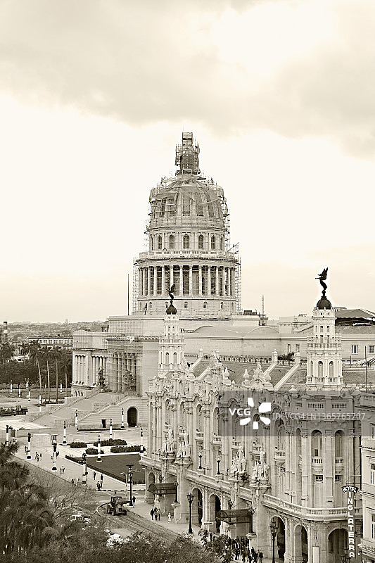 哈瓦那国会大厦圆顶上的脚手架图片素材