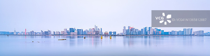 中国杭州城市天际线和钱塘江图片素材