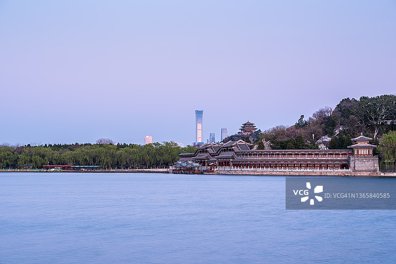 中国北京著名旅游景点北海公园图片素材