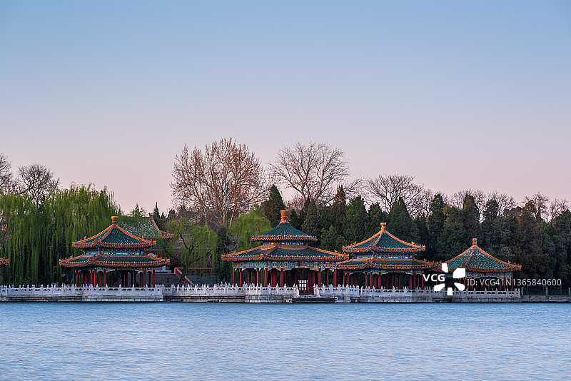 中国北京著名旅游景点北海公园图片素材