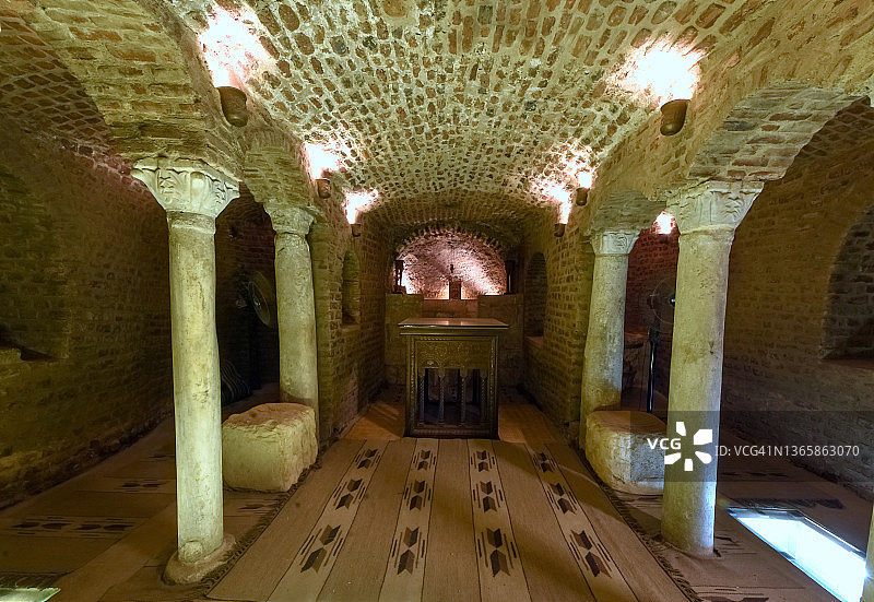 埃及开罗“阿布·塞尔加”（“圣塞尔吉乌斯和巴克斯”）教堂地下室圣屋的遗物图片素材