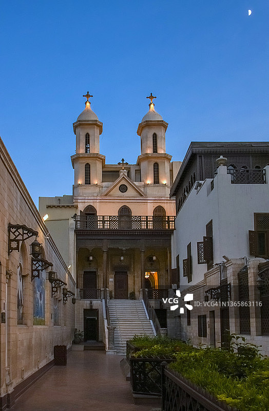 埃及开罗黄昏时分的悬空教堂外墙图片素材