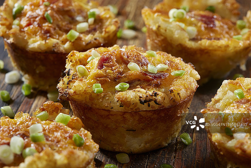 香脆鞑靼早餐蛋杯图片素材