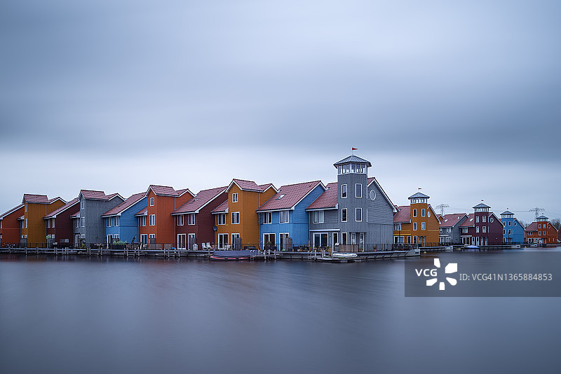 格罗宁根港口的彩色房屋图片素材