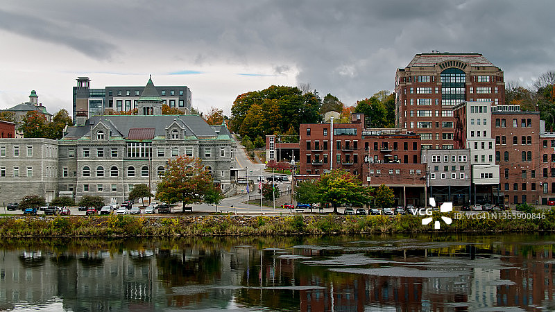 缅因州奥古斯塔的河滨图片素材